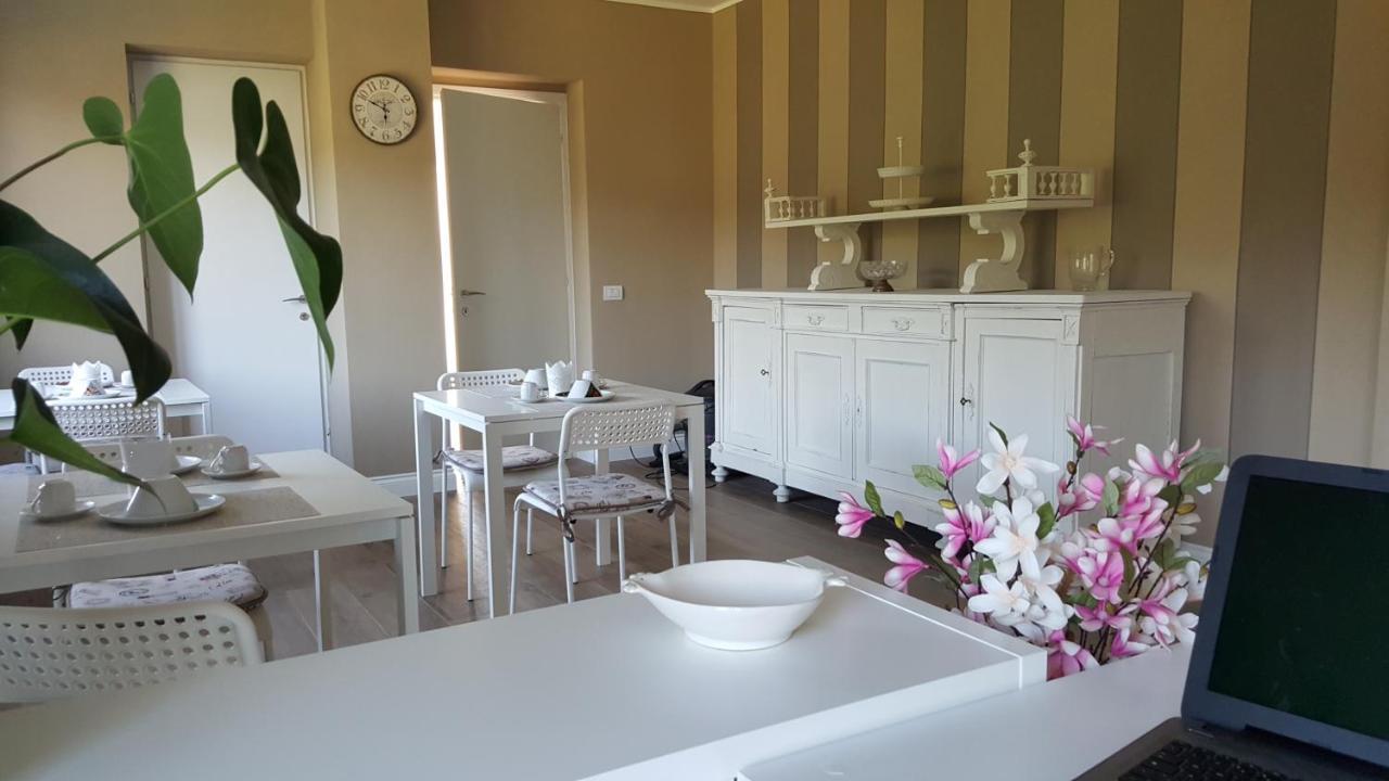 La Rosa Tra I Laghi B&B Meina Exteriér fotografie